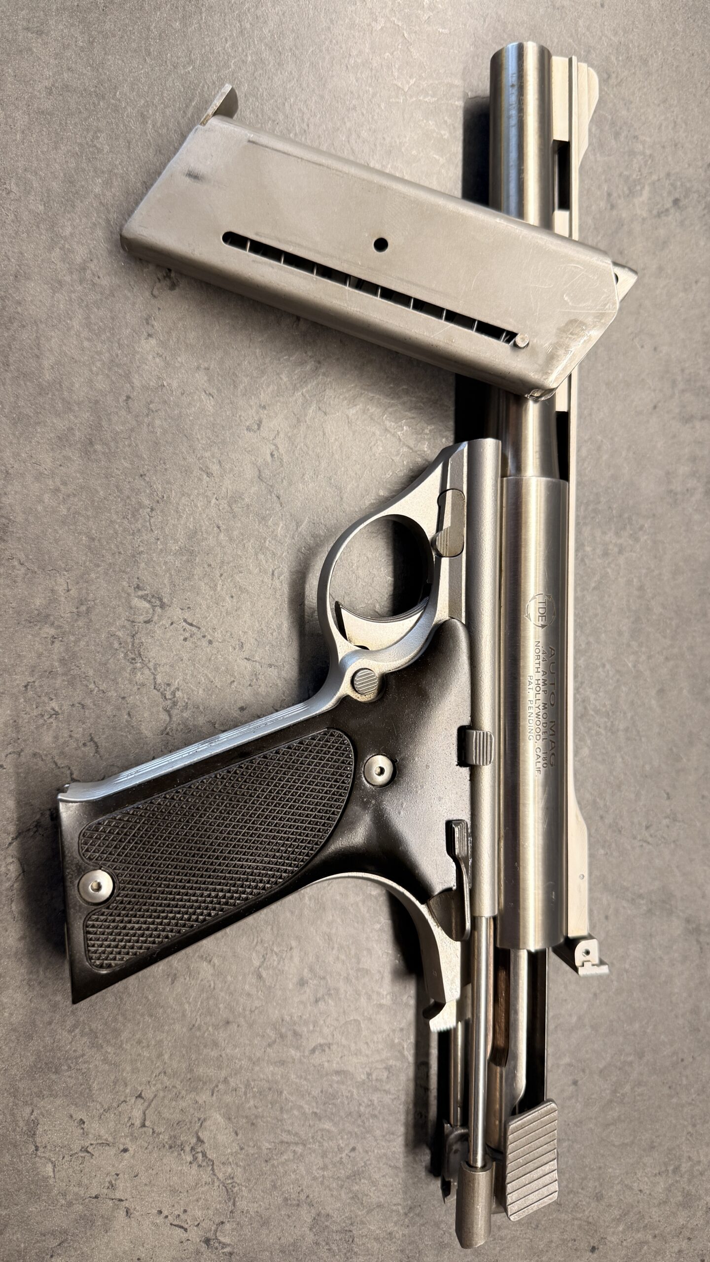 Auto Mag .44 AMP Model 180 – Inox – État collection – Très rare