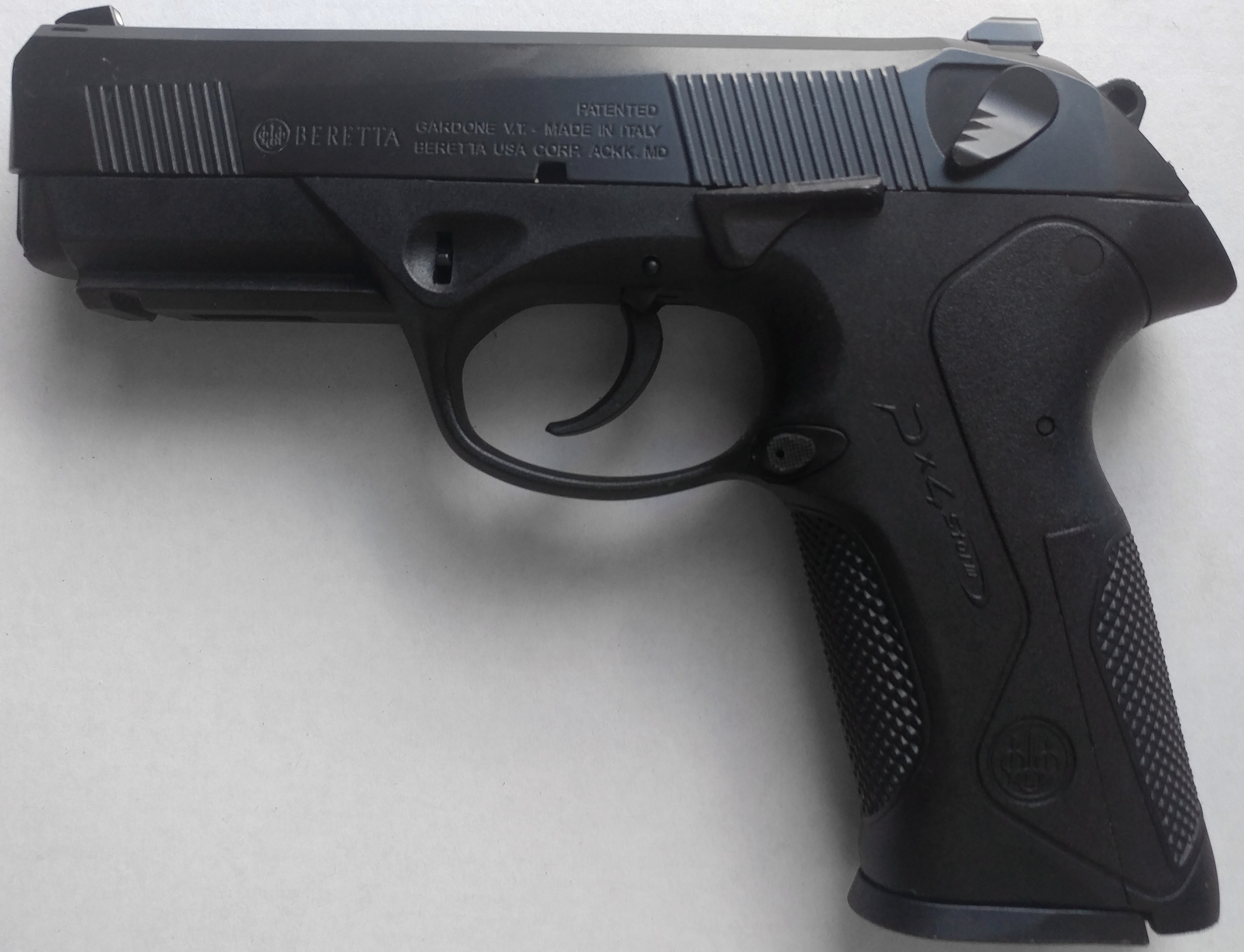 je cherche - ich suche Beretta Px4 Storm 9mm