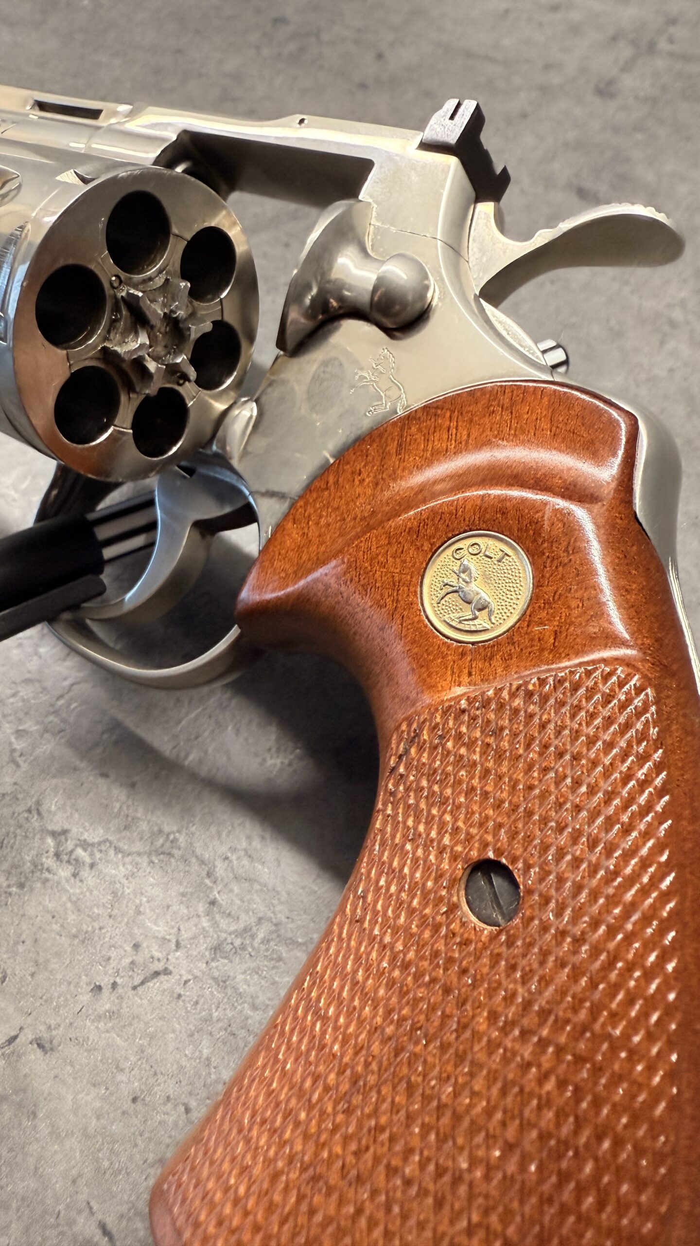 Colt Python .357 Magnum 6” Nickelé (1981) + Holster cuir vintage – collection