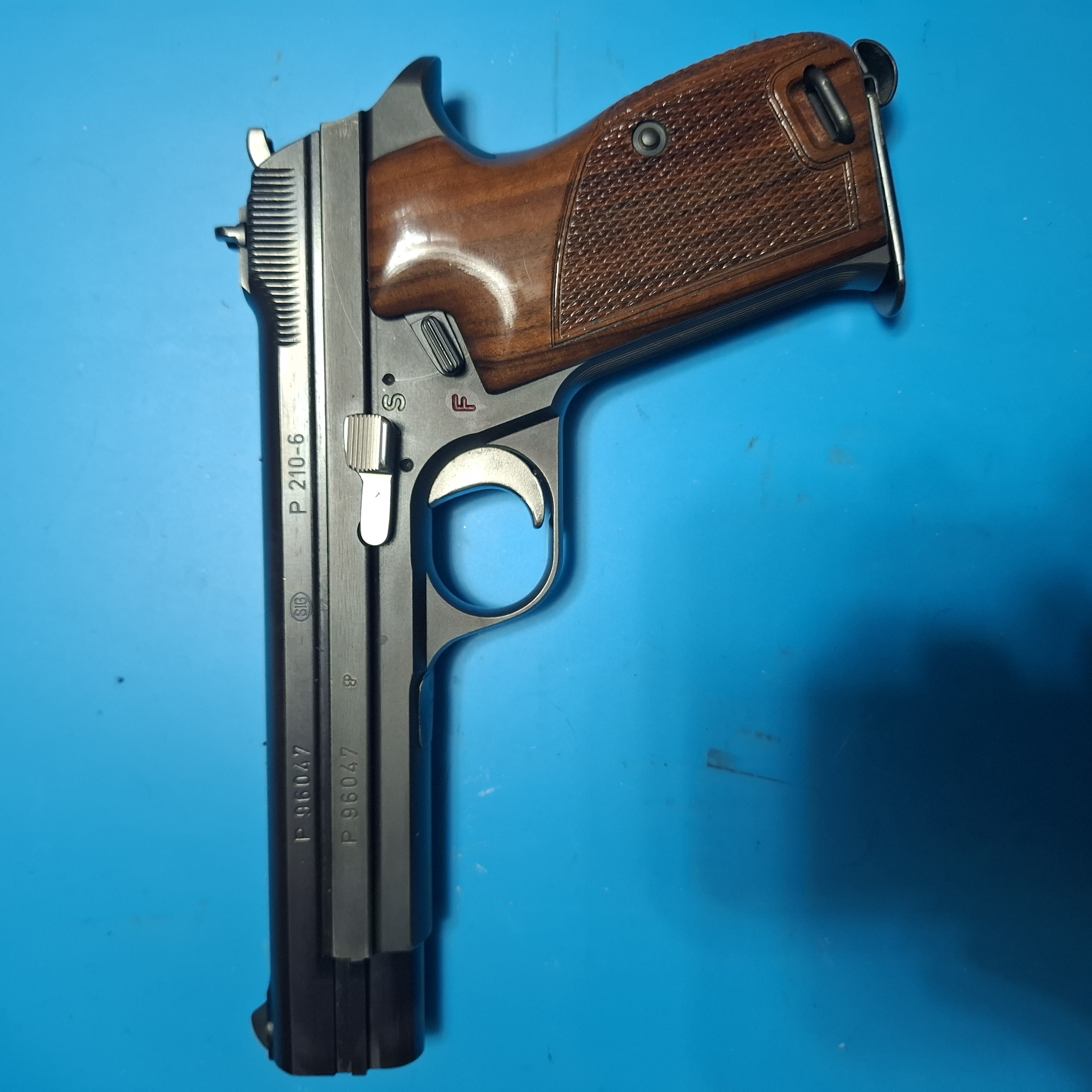 Pistolet SIG P210-6 9mm visée mécanique fixe année 1982