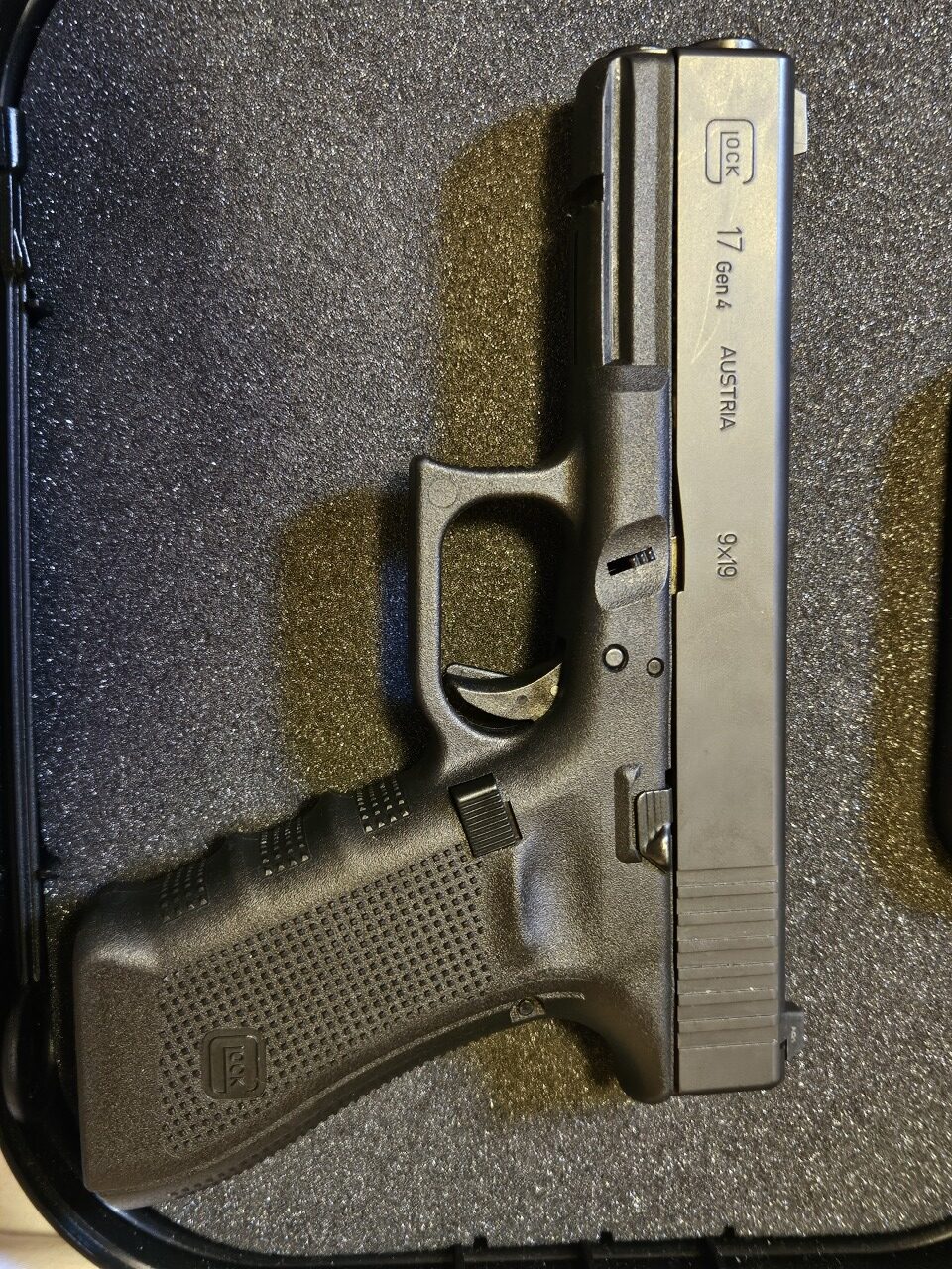 Glock 17 Gen 4 (Night sights, special polished trigger)