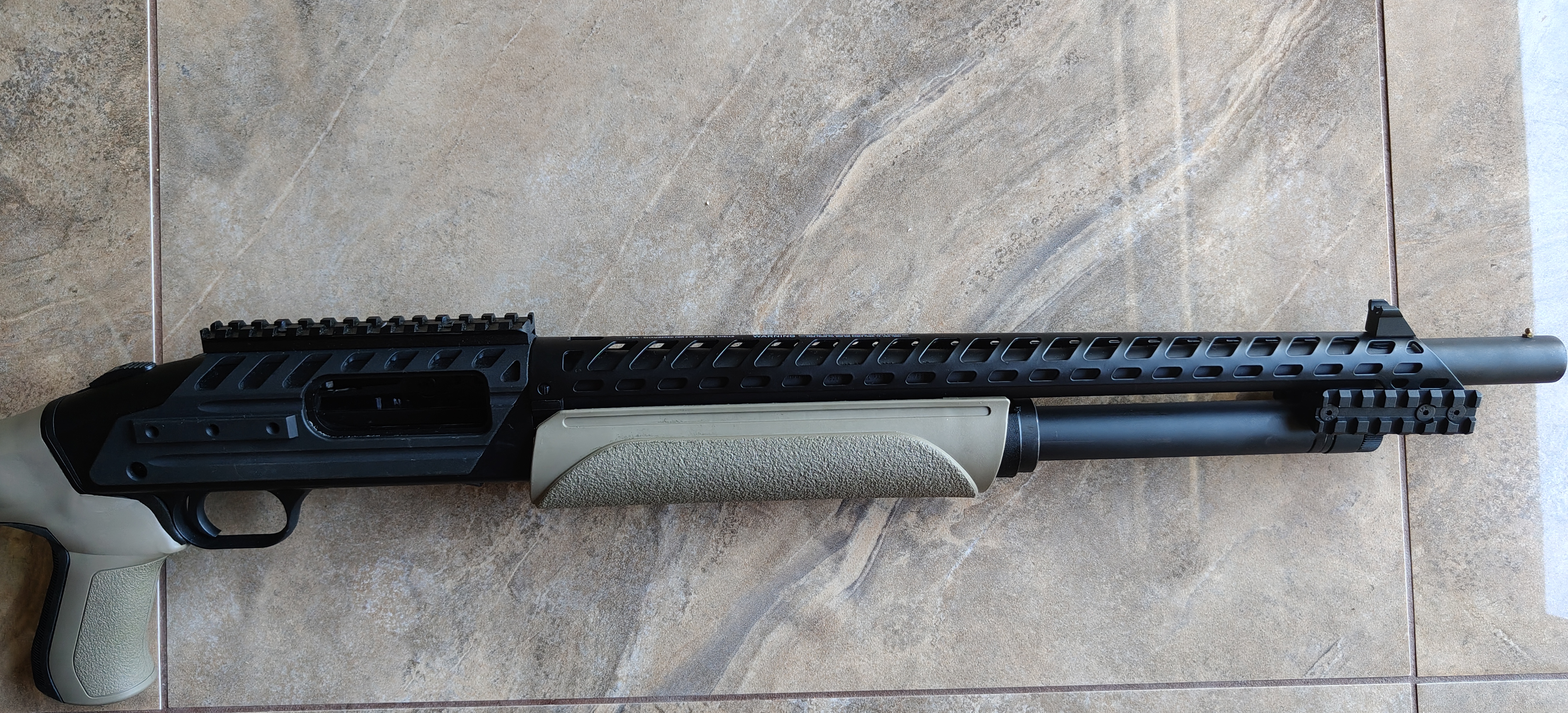 Mossberg 500 avec crosse ATI Tactical