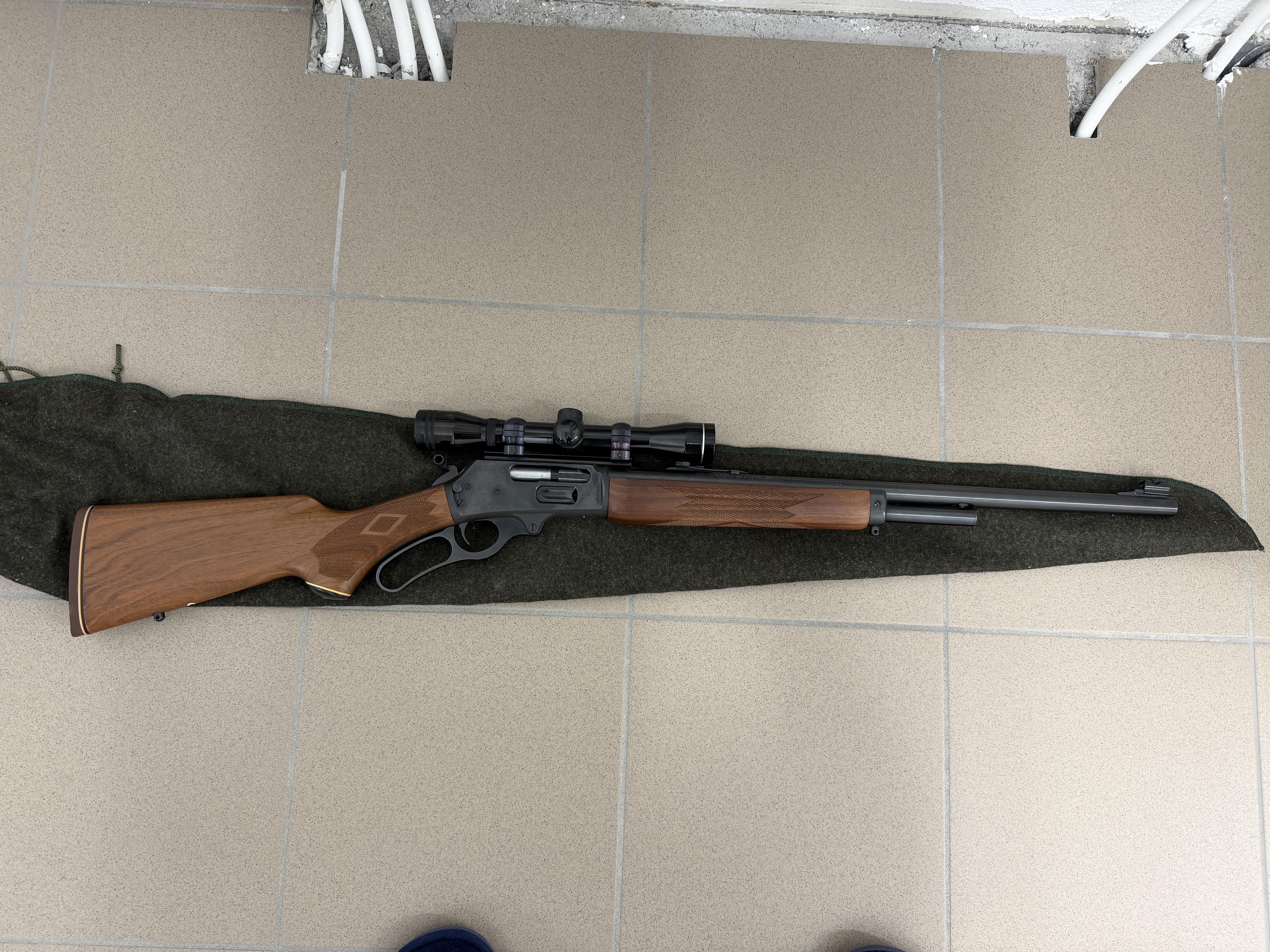 Fusil levier-action Marlin Model 1895SS en calibre .45-70 GOVT avec lunette 4x32
