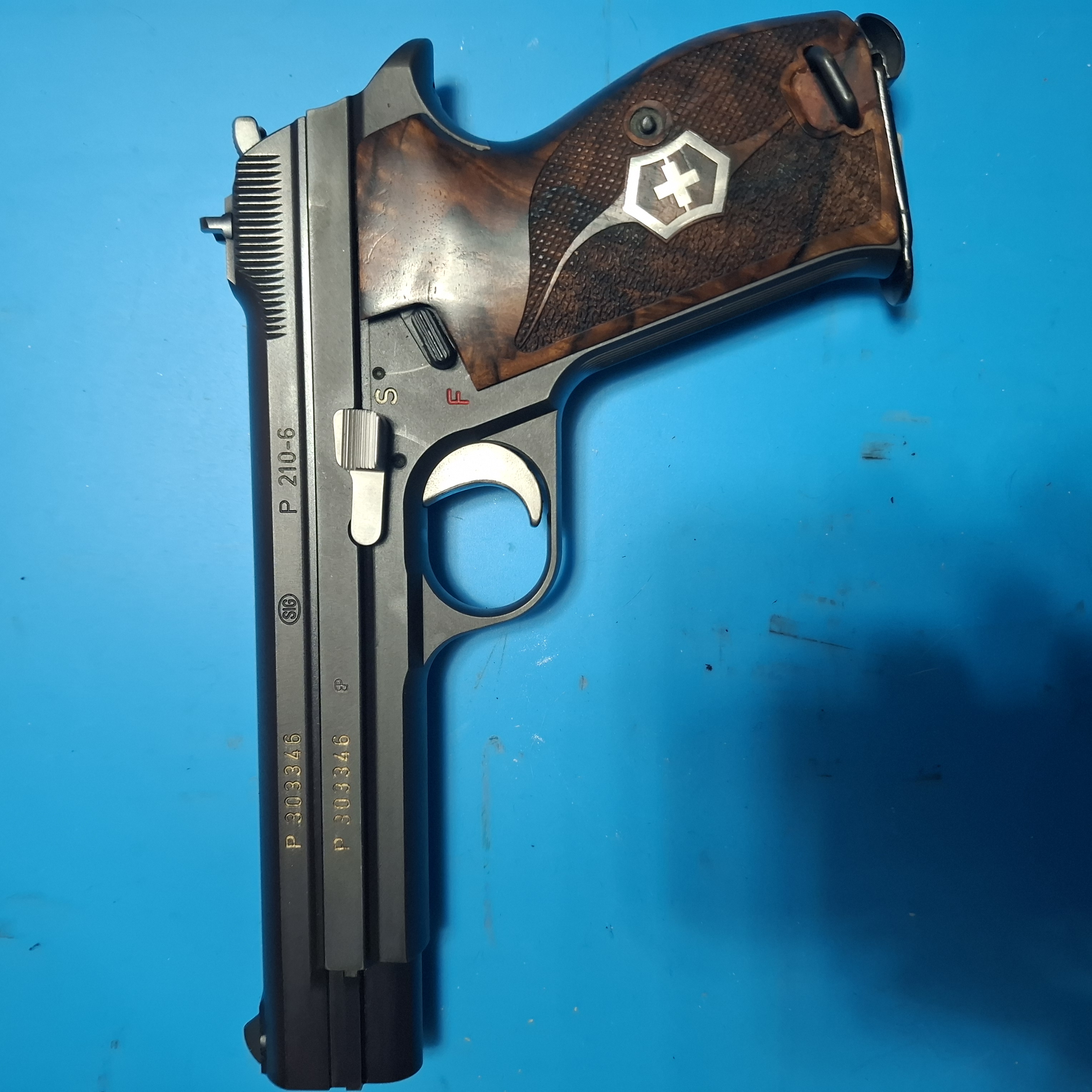 Pistolet SIG P210-6 9mm visée mécanique fixe année 1984