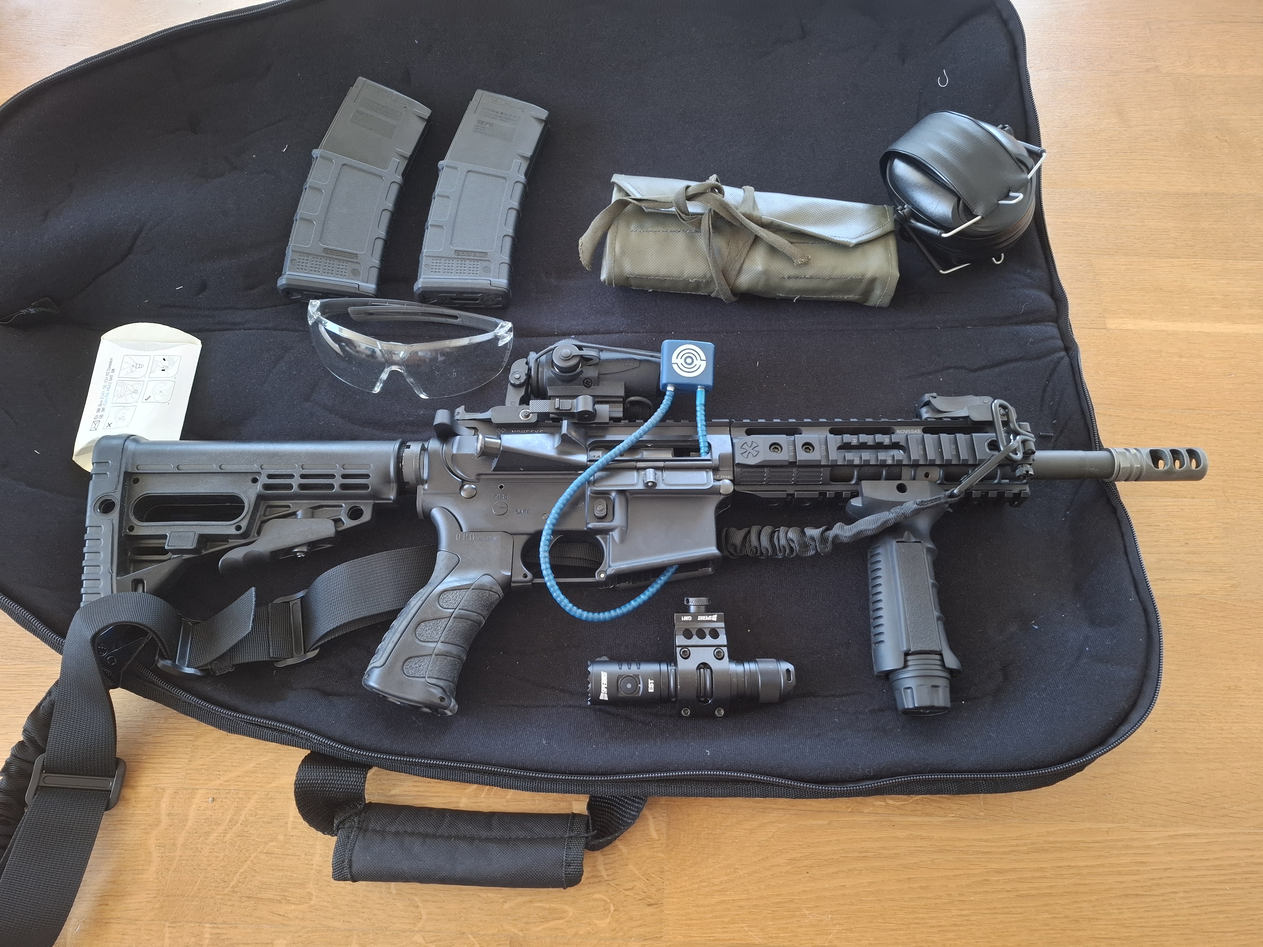 Vente AR-15 .300BLK (avec options, sac, munitions red dot, etc.) — buechsen kaufen Schweiz