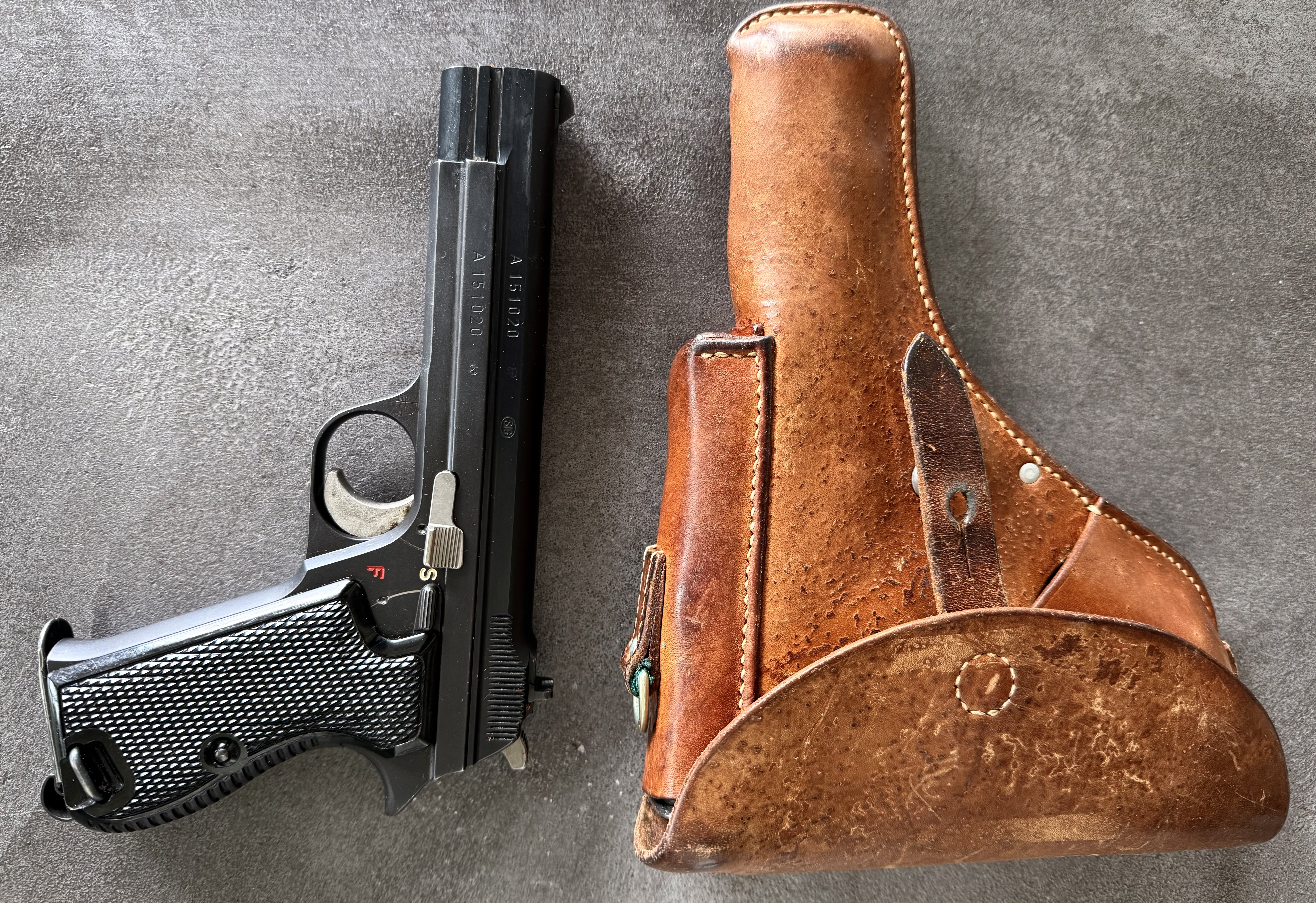 SIG P210 d'ordonnance (P49)