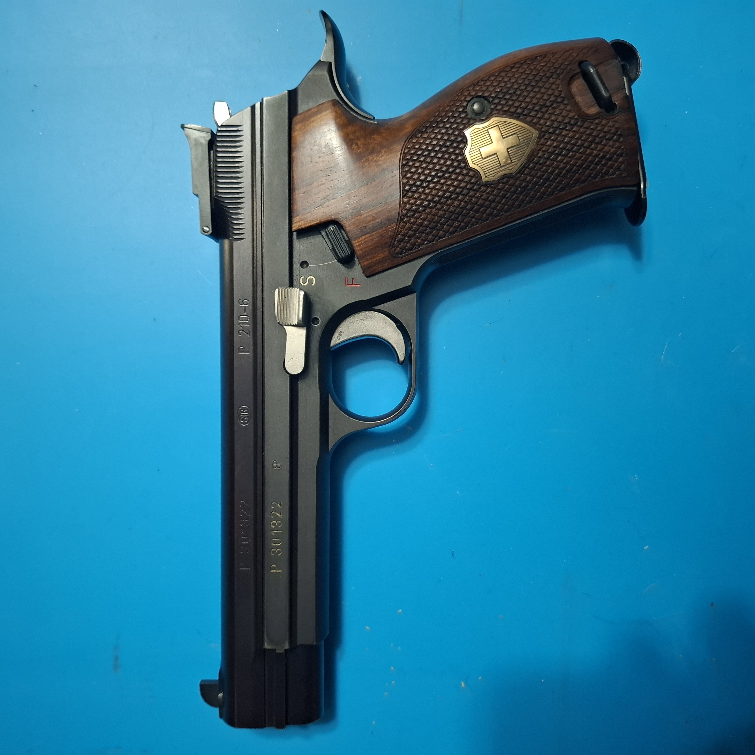 Pistolet SIGP210-6 7,65mm visée millimétrique année 1975