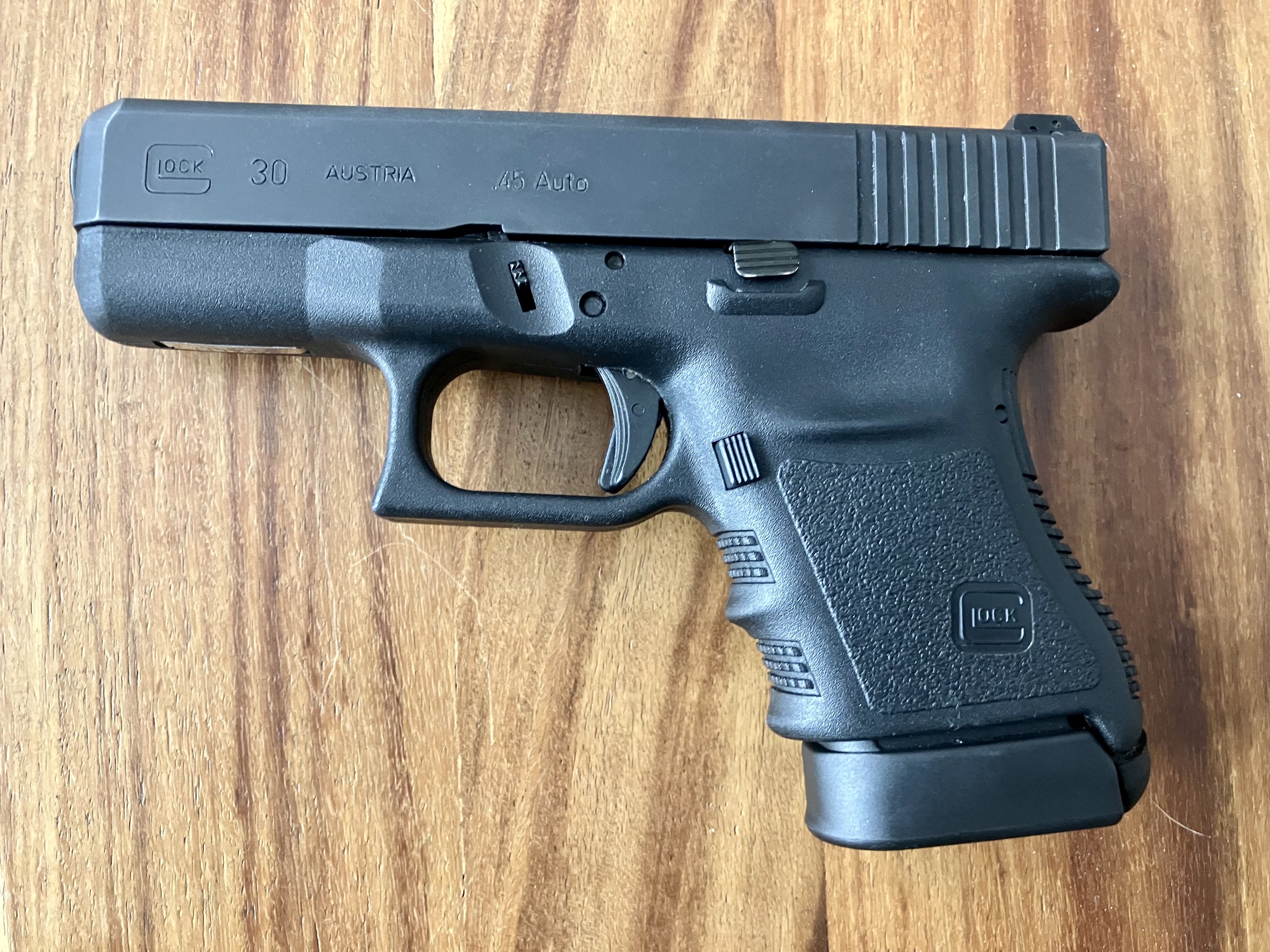 Pistolet GLOCK 30 en .45 ACP état neuf.