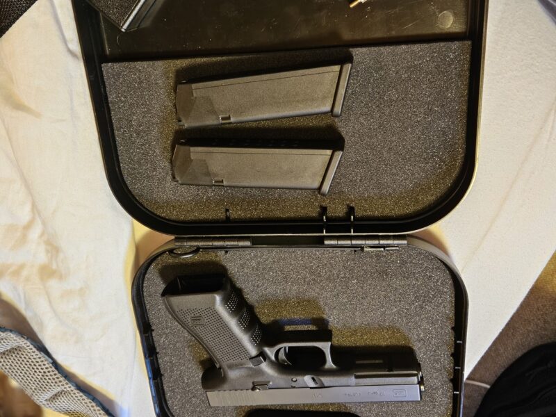 Glock 17 Gen 4 (Night sights, special polished trigger)