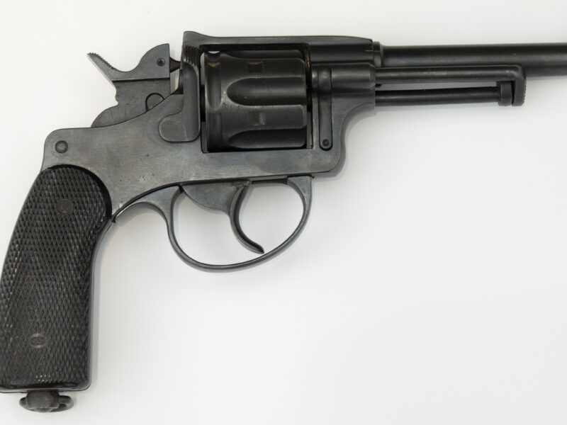 Revolver 1929